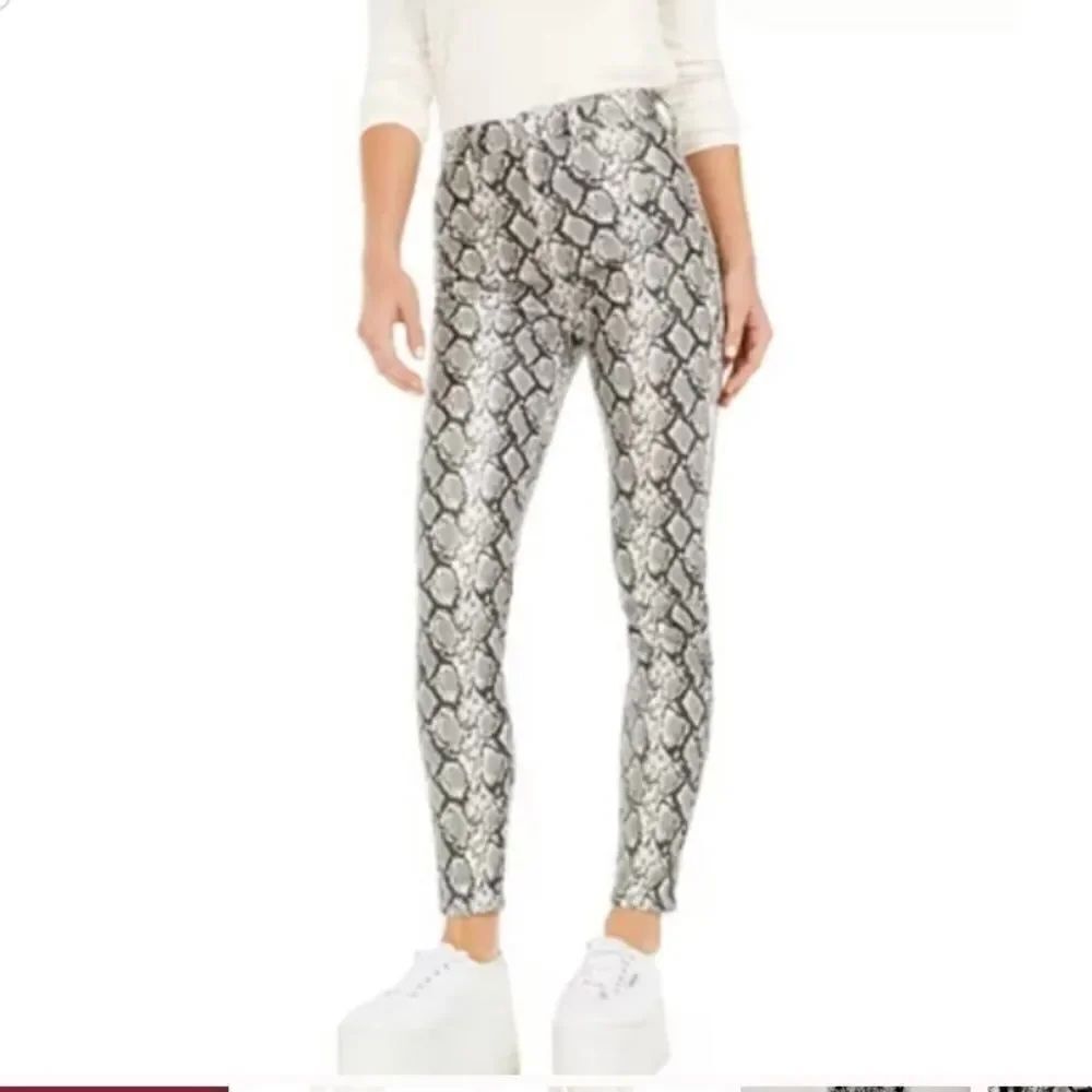 NWT Kendall + Kylie high rise animal jeans. 24